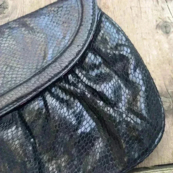 Vintage black faux snake skin clutch with purple  interior - Picture 5 of 8